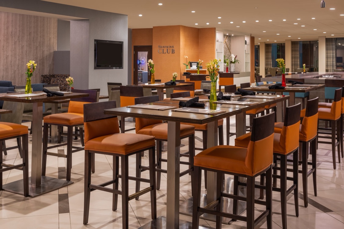 Restaurant & Bar